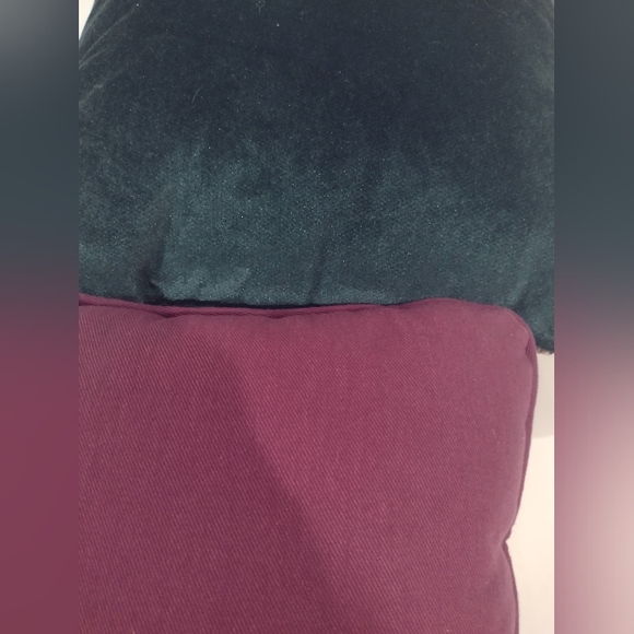 EUC Two Christmas / Holiday Throw Pillows Vintage Looking - Picture 5 of 6